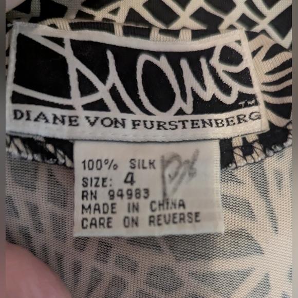 Diane Von Furstenberg Black and White SILK  Wrap Dress Size 4 - Picture 9 of 9
